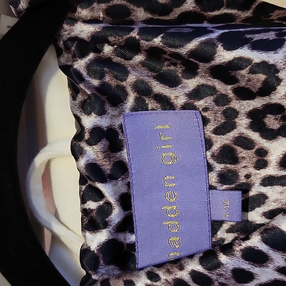 Women's Cream color belt jacket - Picture 2 of 8